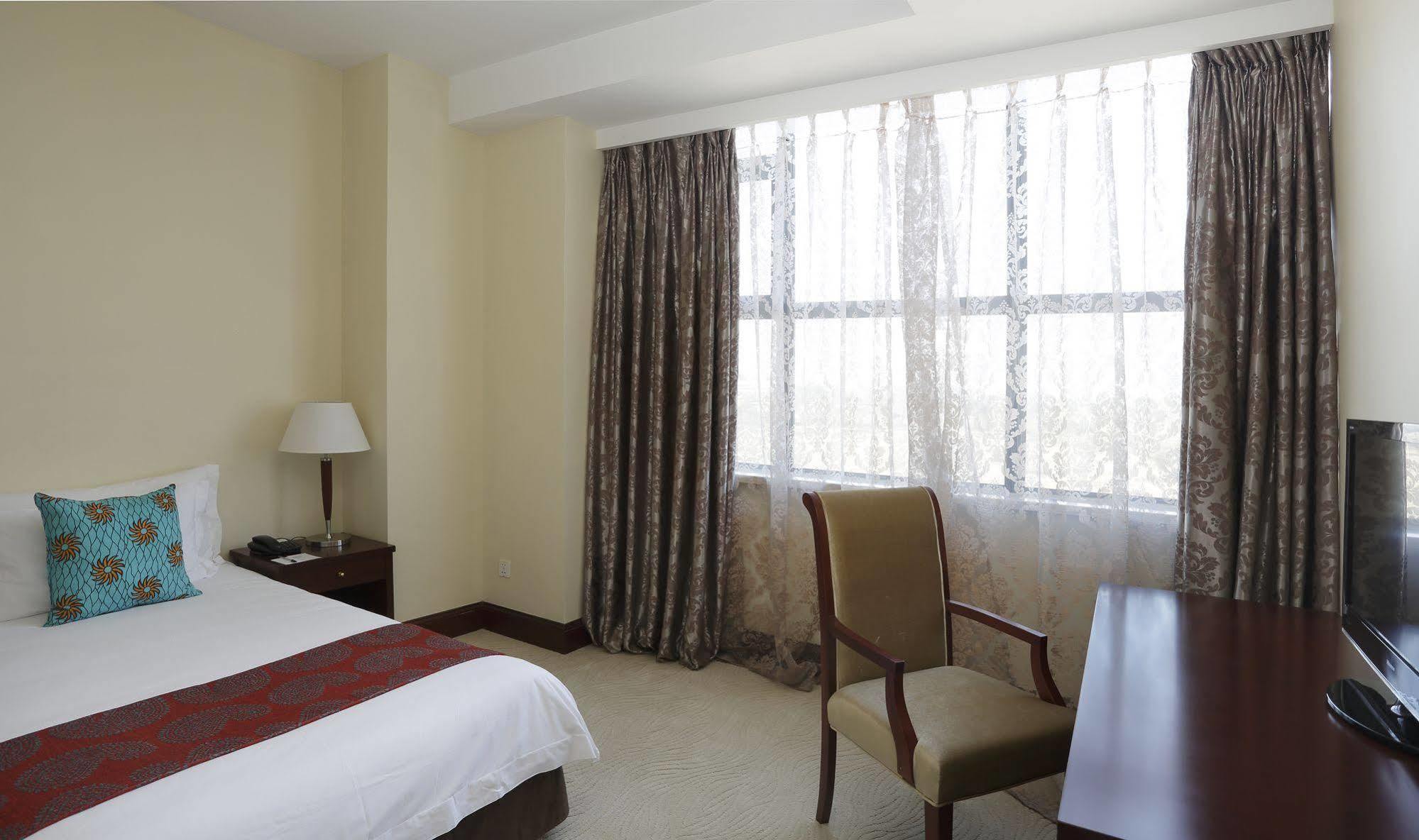 President Hotel At Umodzi Park Lilongwe Extérieur photo