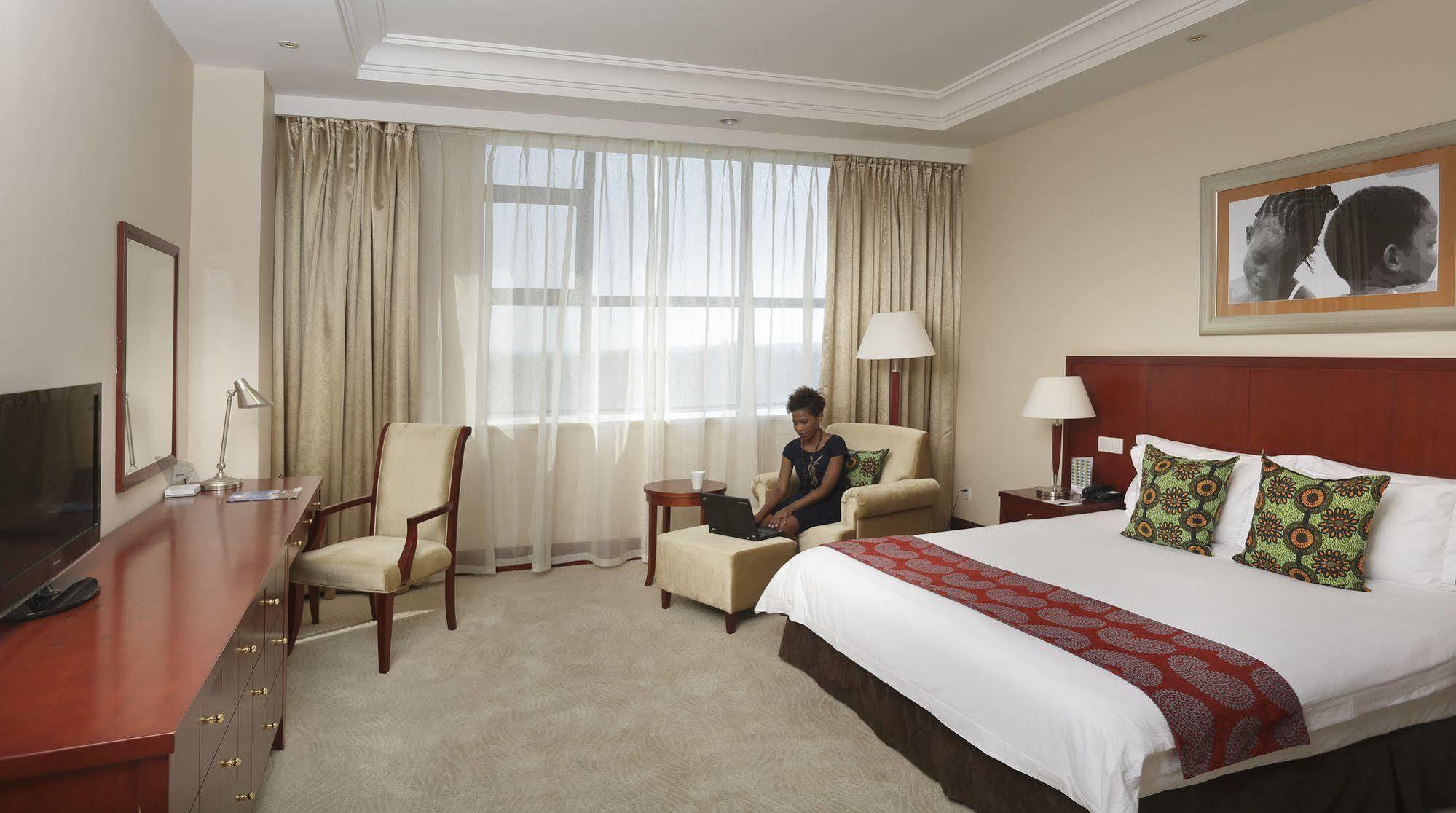 President Hotel At Umodzi Park Lilongwe Extérieur photo