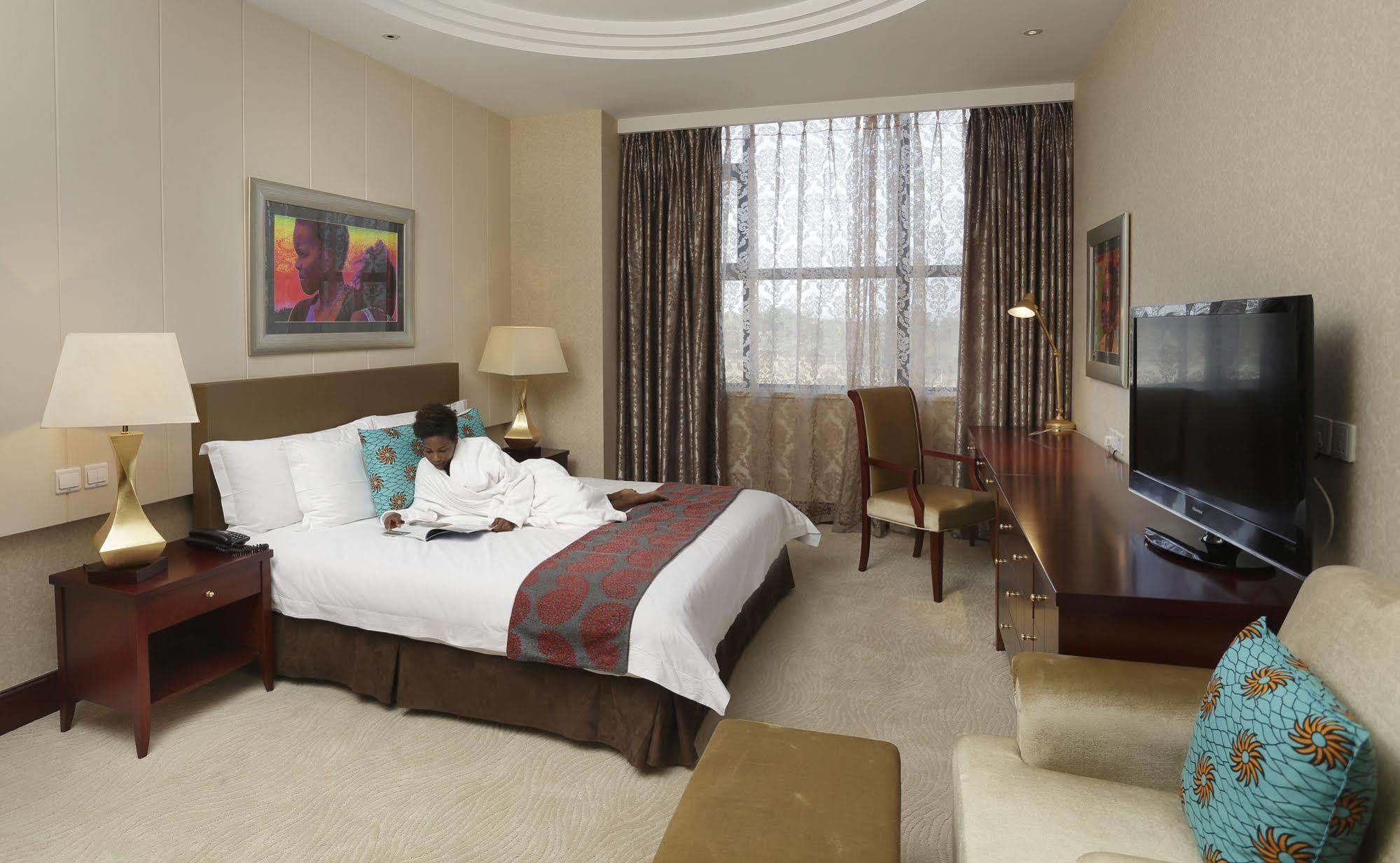 President Hotel At Umodzi Park Lilongwe Extérieur photo